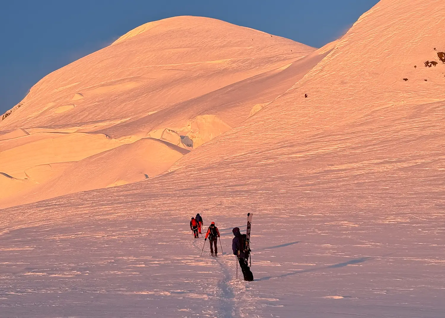 Mont Blan Ski Ascent - Hero - Andes Big Mountain (1)